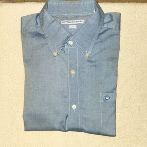 Mens PRISTINE long sleeve Southern Tide oxford shirt.